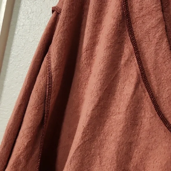 NWT Urban Outfitters Cinnamon Roll Terracotta Oversized V-Neck Thermal Sweater - Picture 3 of 5